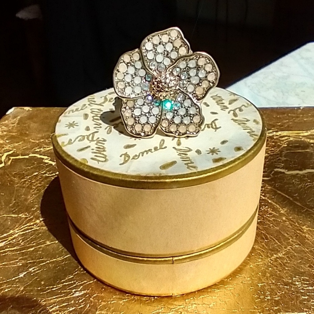 Flower Ring - Picture 3 of 8